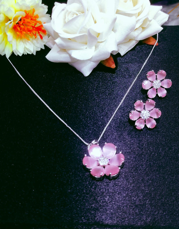 Fashion Combo Gold Plated Floral Crystal Pendant with Chain and Earrings Gold-plated