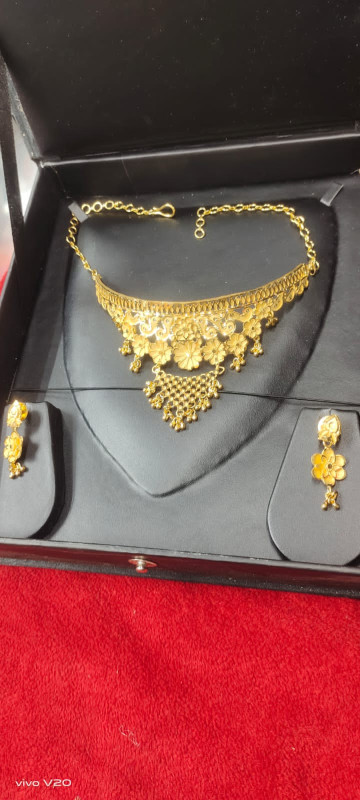 Glamorous Gold Plated Necklace Set