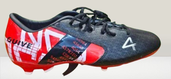 Quive Football Shoes In Red And Black